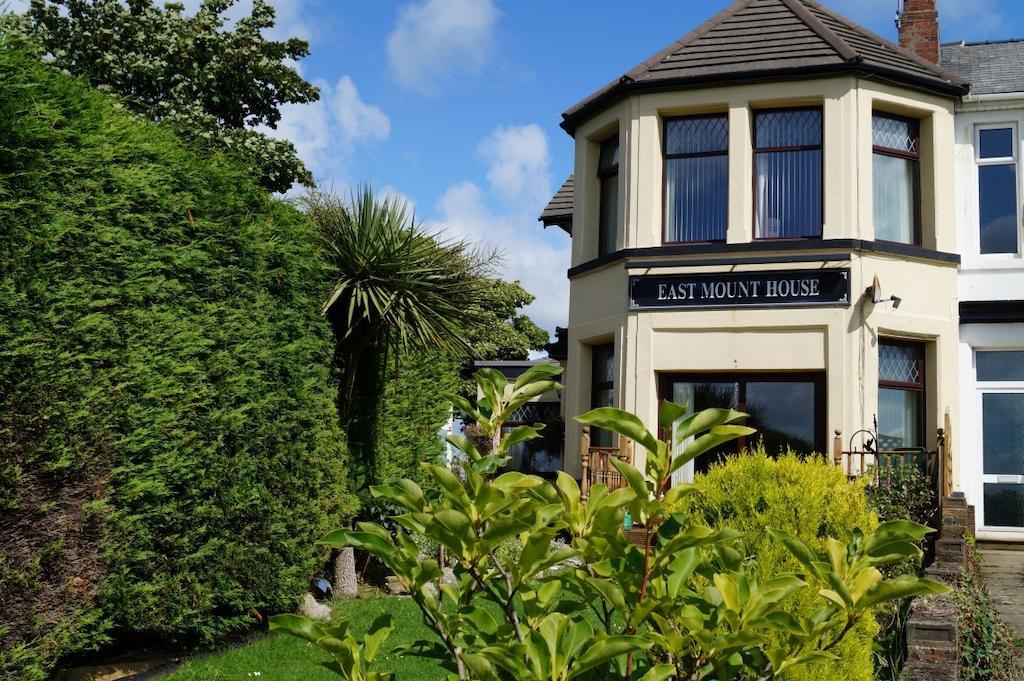 Guest house East Mount House Barrow-in-Furness