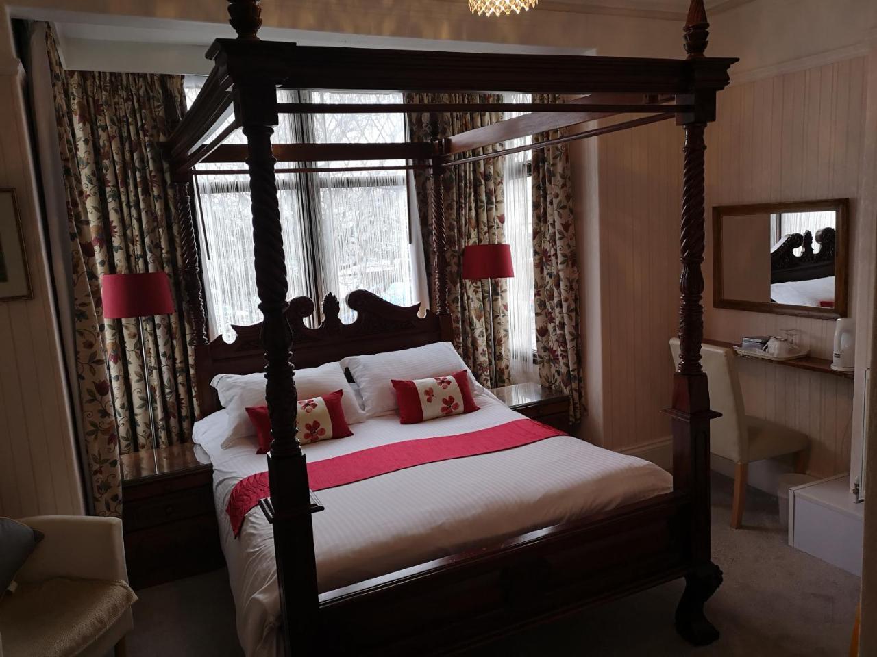 Guest house East Mount House Barrow-in-Furness
