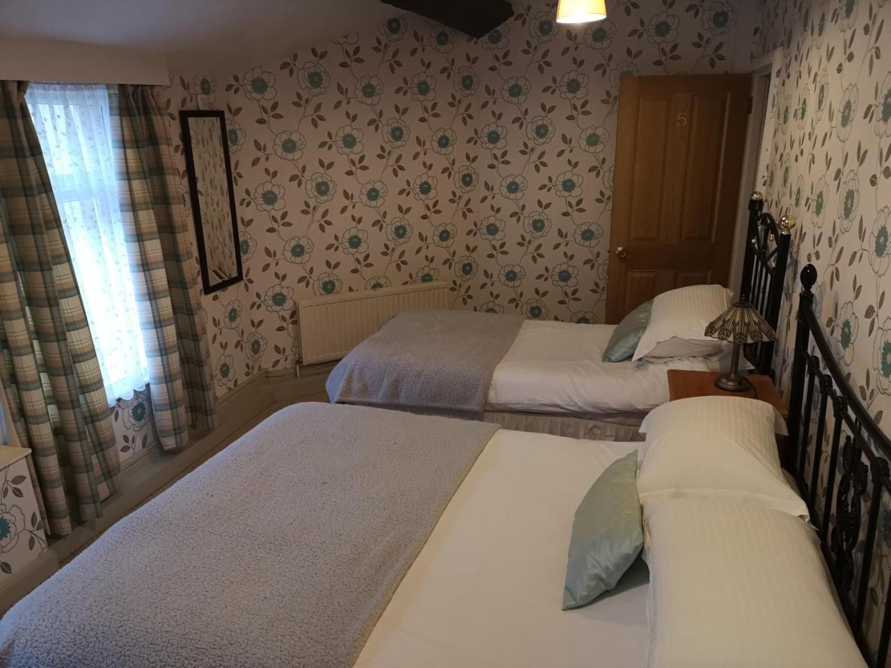 Guest house East Mount House 3*